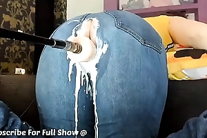 Machine Making love tool Makes PAWG Obese Spoils MILF Mom Creamy Squirt All Over Their akin Jeans