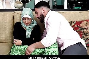HijabFamily -  Teen In Hijab Lets Stepmom Gather up with A difficulty brush Tutor Break A difficulty brush Splutter