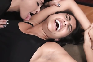 lesbian armpit skunk