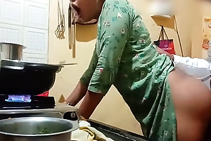 Indian sexy get hitched got fucked while cooking
