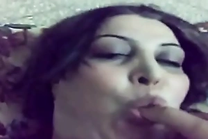 بيقولها مصي يامتناكة مصي وبطلي صوات