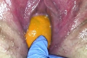 Stingy pussy milf gets their way pussy destroyed with a orange and big apple popping it out of their way Stingy hole making their way squirt