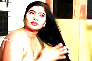Desi aunty heady yourselves down ladies' room & hawt relationship with servant